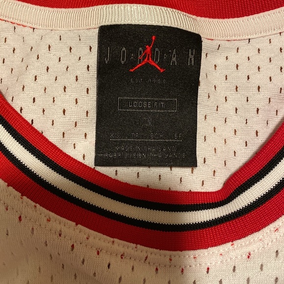 Michael Jordan Chicago Bulls jersey - Picture 3 of 7